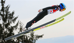 Foto für Skispringerinnen fliegen wieder auf Hinzenbach